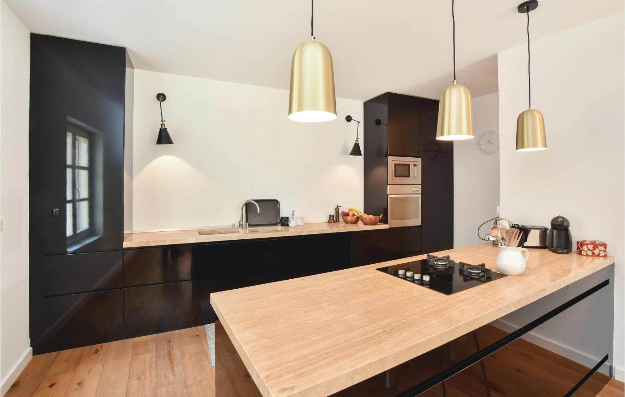 Stunning Home In Split With Outdoor Swimming Pool מראה חיצוני תמונה